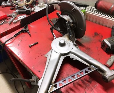 Bakre bärarmsförstärkning BMW E30