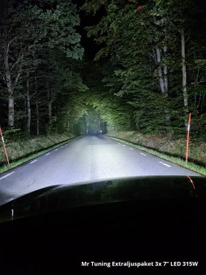 Volvo V70 2008-2016 Extraljuspaket 315W (3x LED 7" (18cm) extraljus + Hållare + Reläsats)