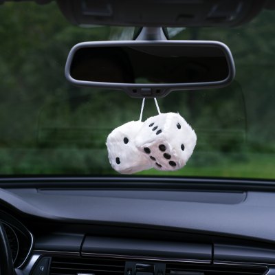 Vita Tärningar Fuzzy Dice Extra