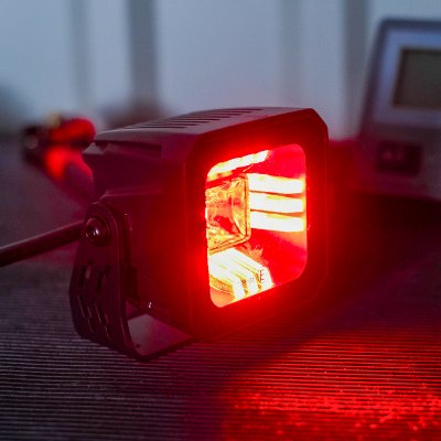 LED Arbetslampa 12V/24V E-märkt med Vitt/Rött Positionsljus för Lastbil, Släp & Arbetsfordon