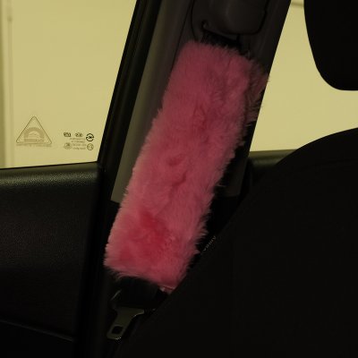 Interiörkit rosa fuskpäls “Mr Pink” (rattöverdrag + växelspaksskydd + handbromsskydd + bälteskudde)