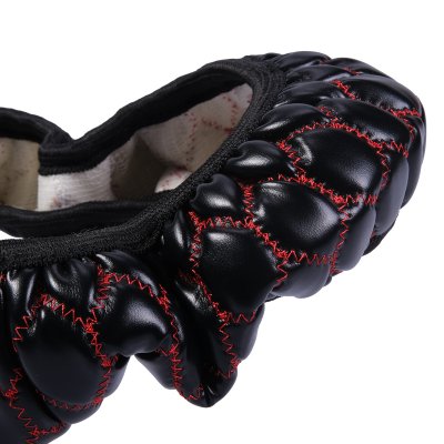 Rattöverdrag
– Konstläder svart/röd söm