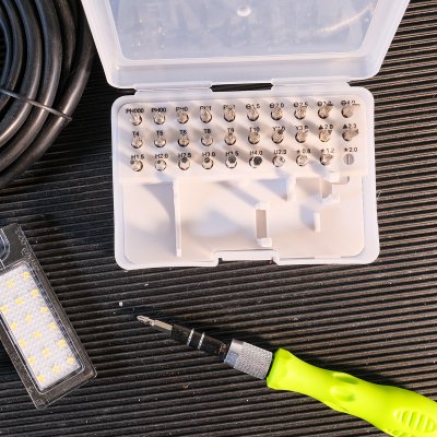Skruvmejsel- och bitsset – 31 delar i kompakt plastfodral